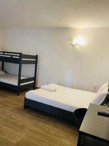 Postel nebo postele na pokoji v ubytování Canaan Hôtel Antsirabe