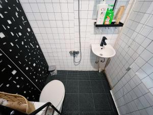 Ένα μπάνιο στο Local House Hanoi