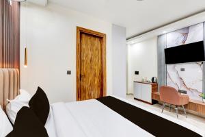 TV a/nebo společenská místnost v ubytování Super Hotel O Sector 43 Gurgaon