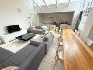 TV a/nebo společenská místnost v ubytování Jindy Base Camp