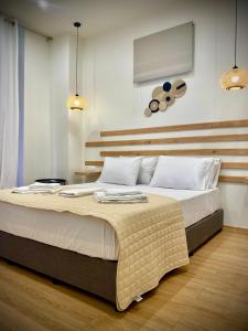 Postel nebo postele na pokoji v ubytování Eria's Junior Suite