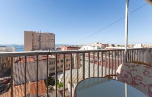 ein Balkon mit Blick auf die Stadt in der Unterkunft Pet Friendly Apartment in San Pedro del Pinatar + 10 Fotos