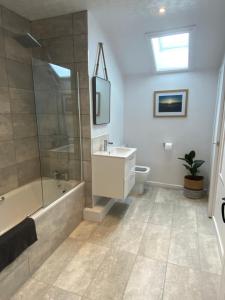 Vannituba majutusasutuses Foundry cottage +15 fotot