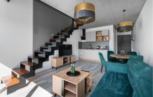Ruang duduk di Nice Apartment In Nowecin With Sauna