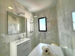 Kúpeľňa v ubytovaní Urb. Alhambra II 15