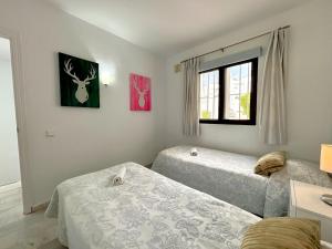 Posteľ alebo postele v izbe v ubytovaní Urb. Alhambra II 15