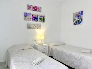 Posteľ alebo postele v izbe v ubytovaní Urb. Alhambra II 15