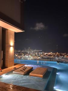 Piscina en o cerca de Murano Centro1 26floor,rooftop,infinity pool & views by IMZ