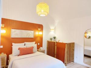 a bedroom with a large white bed in a room at Écrin Terracotta in Clermont-Ferrand