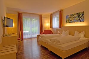 Postel nebo postele na pokoji v ubytování Austria Classic Hotel Heiligkreuz