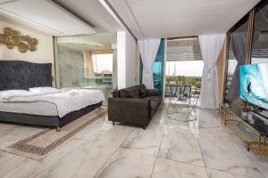 Ένα ή περισσότερα κρεβάτια σε δωμάτιο στο נאות גולף קיסריה - דירות מהממות עם ג'קוזי ובריכה במתחם