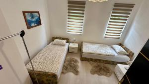 Postel nebo postele na pokoji v ubytování Apartmani More Krk