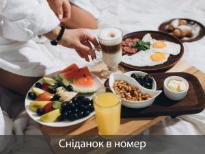 Jídlo v hotelu nebo okolí + 37 fotografií