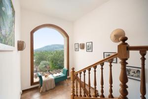 sala de estar con escalera y ventana grande en Hall of The Mountain Pool - Bunyola, en Bunyola