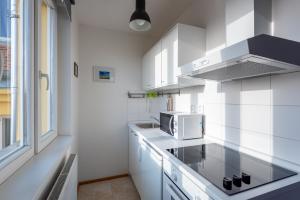 Kuchyňa alebo kuchynka v ubytovaní Sunny Safron apartment
