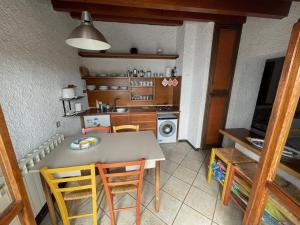 Køkken eller tekøkken på Appartamento Isola - In the center with Terrace - sea view & AC + 22 billeder