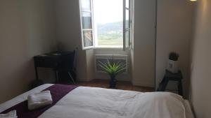 Llit o llits en una habitació de Hotel Belvue