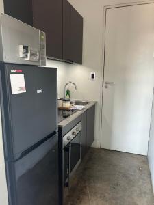 Η κουζίνα ή μικρή κουζίνα στο HallMark House 606