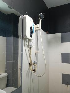 Bilik mandi di Nara Inn Langkawi