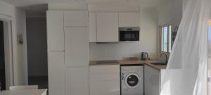 Una cocina o zona de cocina en Apartamento en Salou-Vistas al Mar