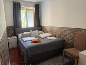 a bedroom with a bed with a brick wall at Comfort Humboldt Apartment in Vienna