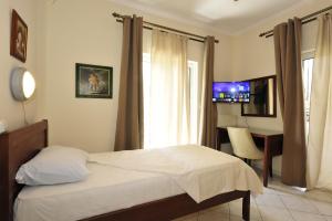 เตียงในห้องที่ Peloponeese CORINTHOS SEASIDE VILLA FOR SHORT RENT