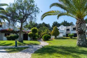 a view of the villas from the garden at Luxury Beach House Apartment - Golf & Tennis Court & Pool View in Albufeira