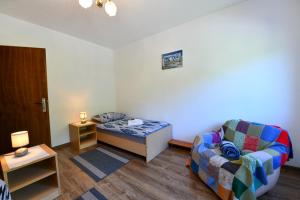 En eller flere senge i et værelse på Matanovi Dvori