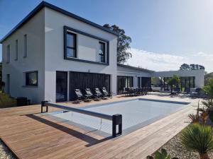 a house with a swimming pool in front of it at Villa Babalélé, Fouesnant in Fouesnant