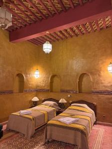 Hotel Kasbah Fenguig客房内的一张或多张床位