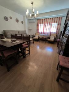 a living room with a table and chairs and a couch at Vivienda La Manola in Daimiel