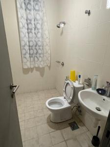 Koupelna v ubytování Tiarapuri Homestay Tiara Golf Country Club,Ayer Keroh Melaka