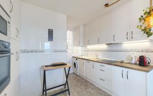 Dapur atau dapur kecil di Oceanfront in Daimús - Ninomad 02 Light and views