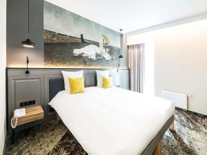 Łóżko lub łóżka w pokoju w obiekcie Mercure Wrocław Centrum