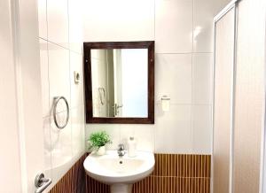 Ένα μπάνιο στο La Cala Sun Apartment +18 φωτογραφίες