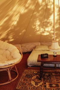 Tente Double - Hegoa Surf Camp Pays Basque的休息区