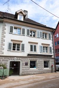 a large white building with a window at Retro-Urban in der Bregenzer Fussgängerzone in Bregenz