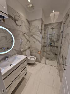 Bilik mandi di ELOFIRA RoomS +34 gambar