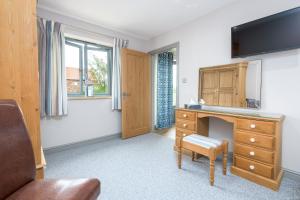 Televiisor ja/või meelelahutuskeskus majutusasutuses Acorn Cottage