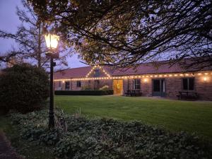 Aed väljaspool majutusasutust Acorn Cottage +8 fotot