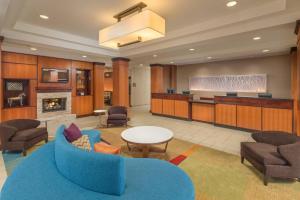 Χώρος καθιστικού στο Fairfield Inn and Suites Cleveland