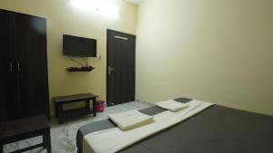 Letto o letti in una camera di hotel kishangarh jaisalmer