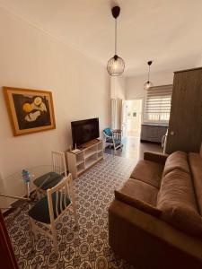 a living room with a couch and a table at Apartamento Bajondillo Cozy Inns in Torremolinos