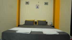 Letto o letti in una camera di hotel kishangarh jaisalmer
