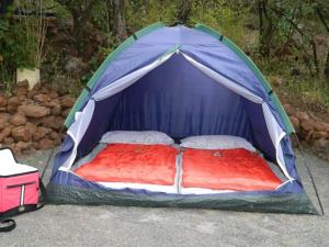 Tenda blu con 2 letti di Ilngarooj Trails & Hikers Hub a Ngong