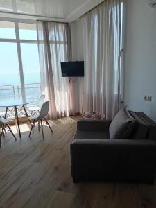 TV a/nebo společenská místnost v ubytování Guest House Guriani + 37 fotografií
