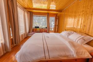 TIBET Guest house 虎跳峡卓玛客栈客房内的一张或多张床位