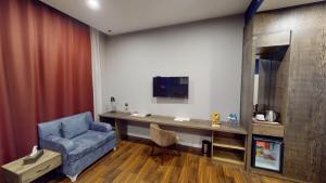 TV a/nebo společenská místnost v ubytování Port Rivoli Hotel Baku