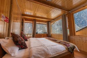 TIBET Guest house 虎跳峡卓玛客栈客房内的一张或多张床位