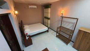 a small room with a bed and a mirror at Peace Villa - Homestay in Dickwella +9 photos